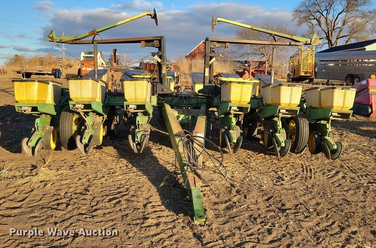 image for item DL7798 John Deere 7000  planter