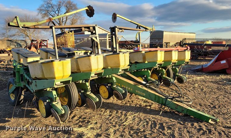 image for item DL7798 John Deere 7000  planter