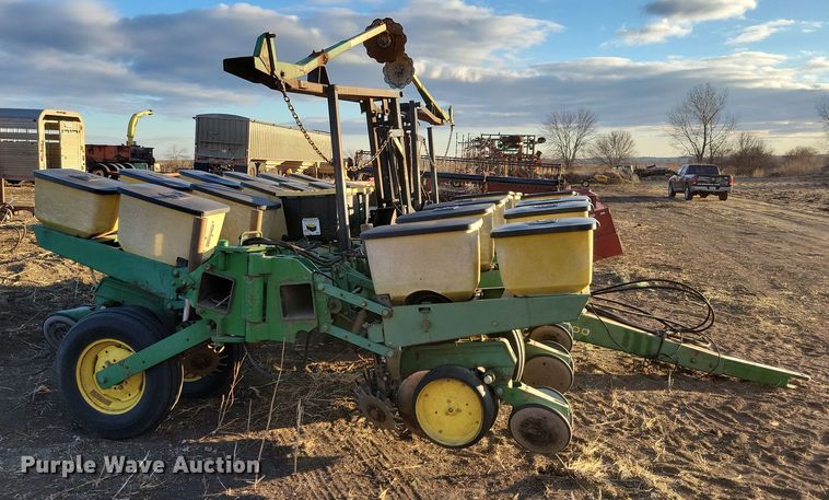 image for item DL7798 John Deere 7000  planter