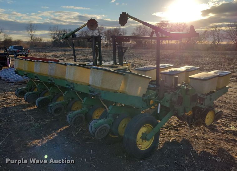 image for item DL7798 John Deere 7000  planter