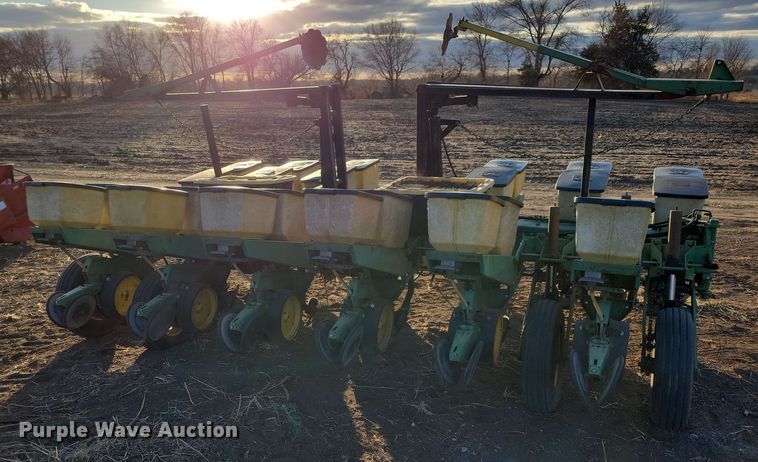 image for item DL7798 John Deere 7000  planter