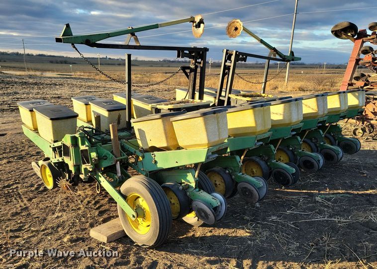 image for item DL7798 John Deere 7000  planter