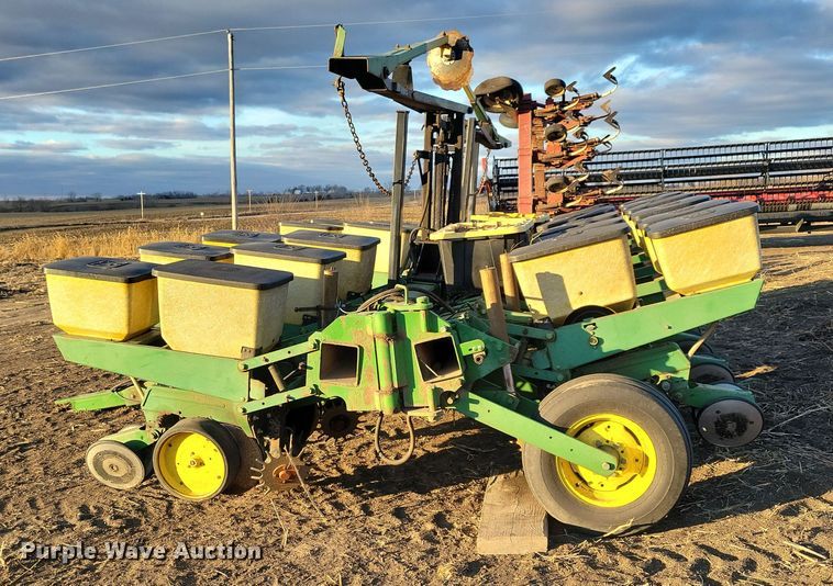 image for item DL7798 John Deere 7000  planter