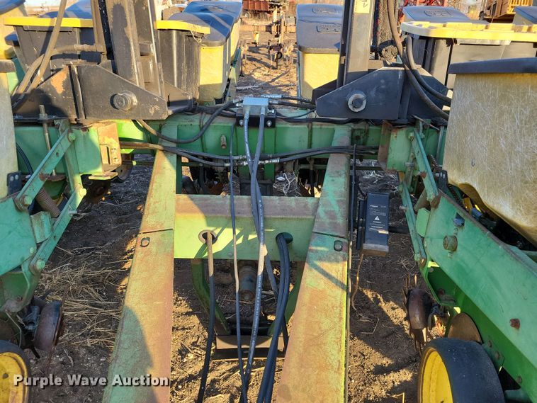 image for item DL7798 John Deere 7000  planter