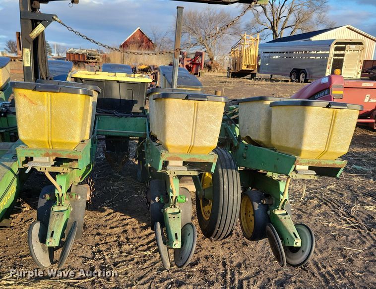 image for item DL7798 John Deere 7000  planter