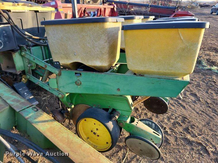 image for item DL7798 John Deere 7000  planter