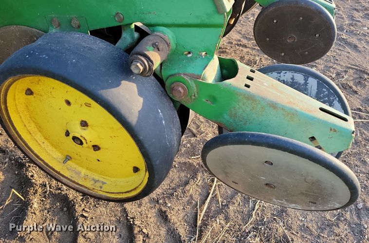 image for item DL7798 John Deere 7000  planter