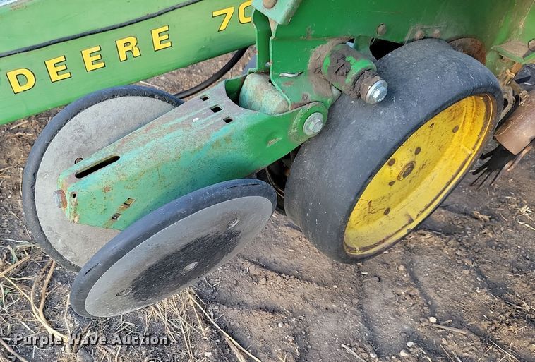 image for item DL7798 John Deere 7000  planter