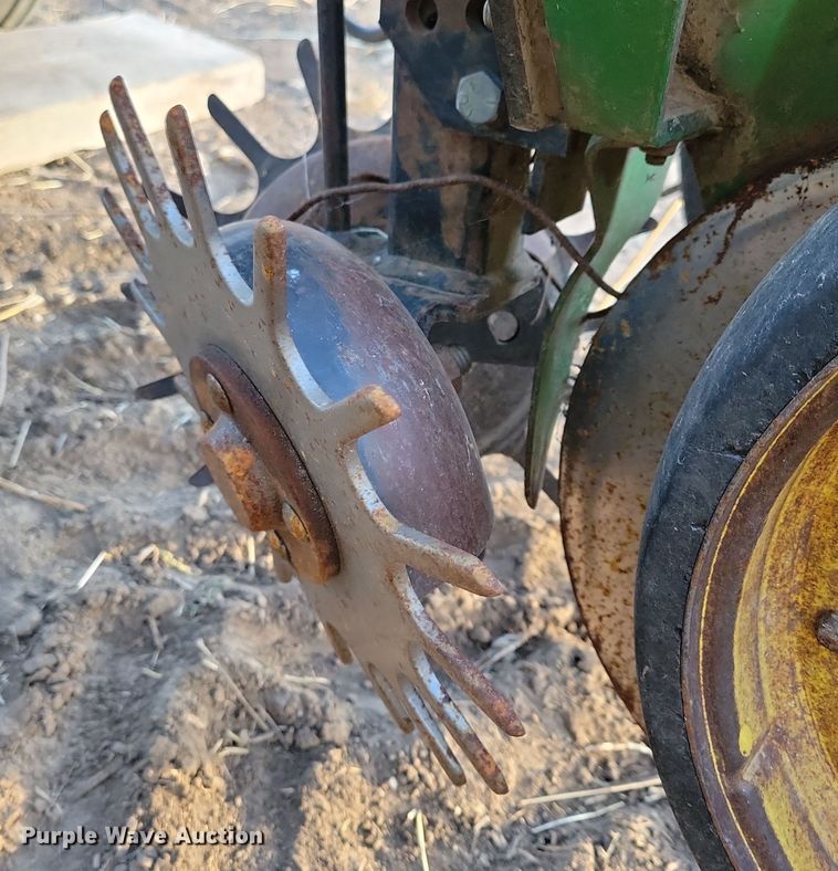 image for item DL7798 John Deere 7000  planter