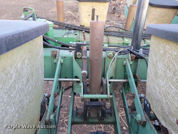 image for item DL7798 John Deere 7000  planter