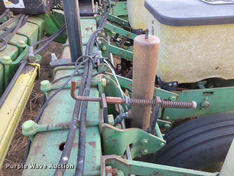 image for item DL7798 John Deere 7000  planter