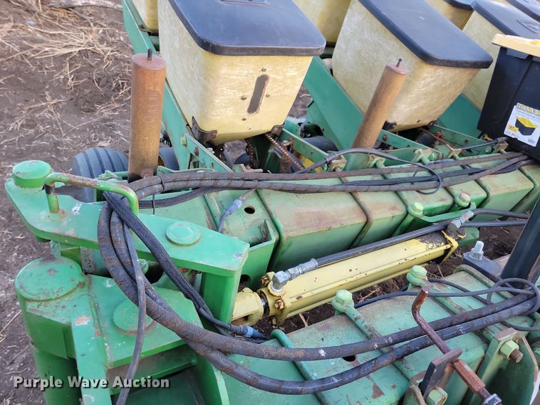 image for item DL7798 John Deere 7000  planter