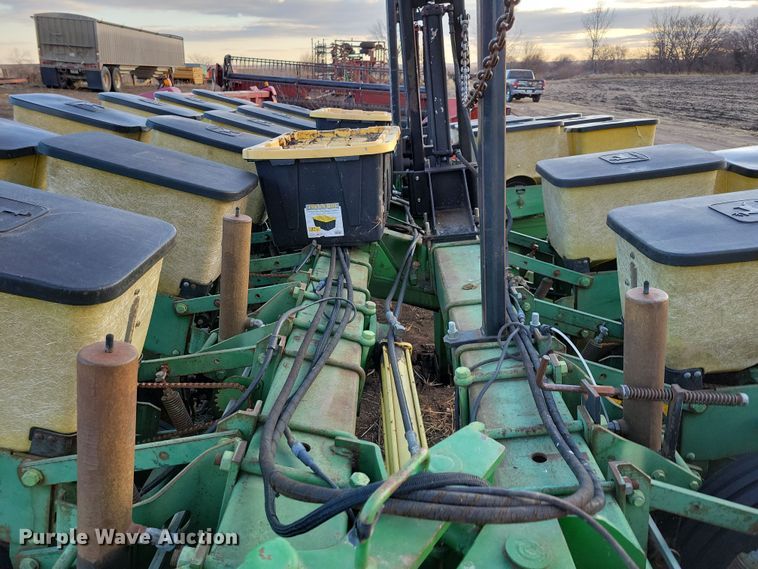 image for item DL7798 John Deere 7000  planter