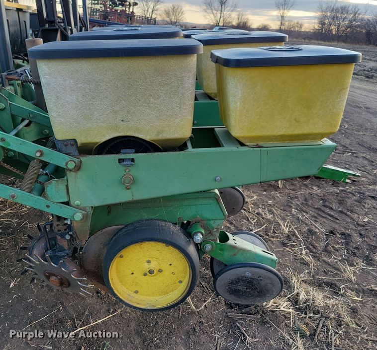 image for item DL7798 John Deere 7000  planter