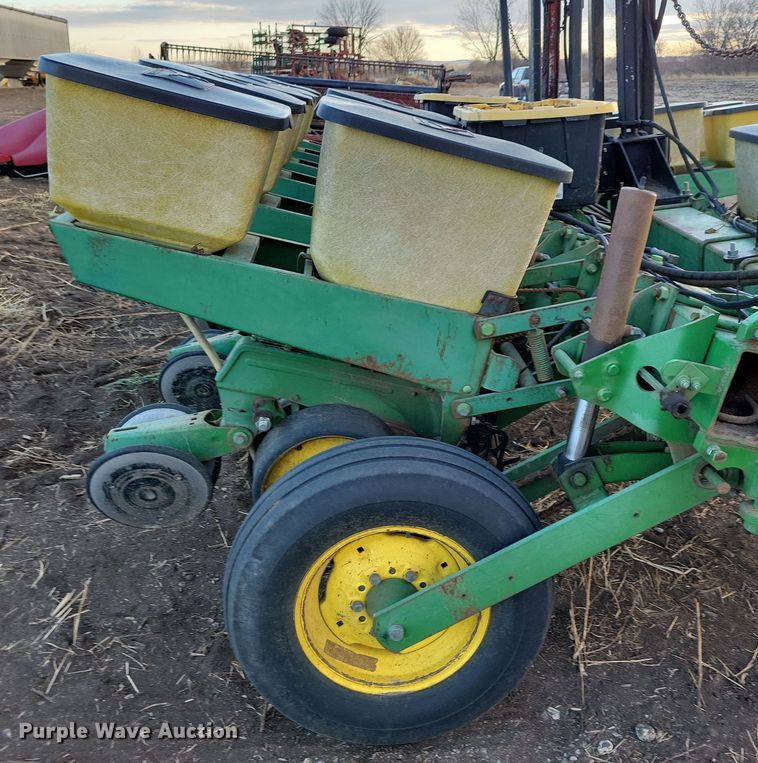 image for item DL7798 John Deere 7000  planter