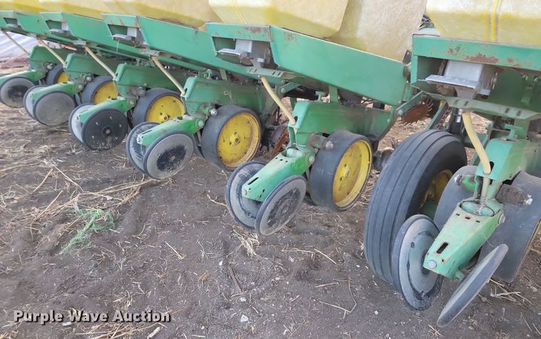 image for item DL7798 John Deere 7000  planter