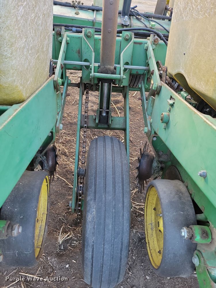 image for item DL7798 John Deere 7000  planter