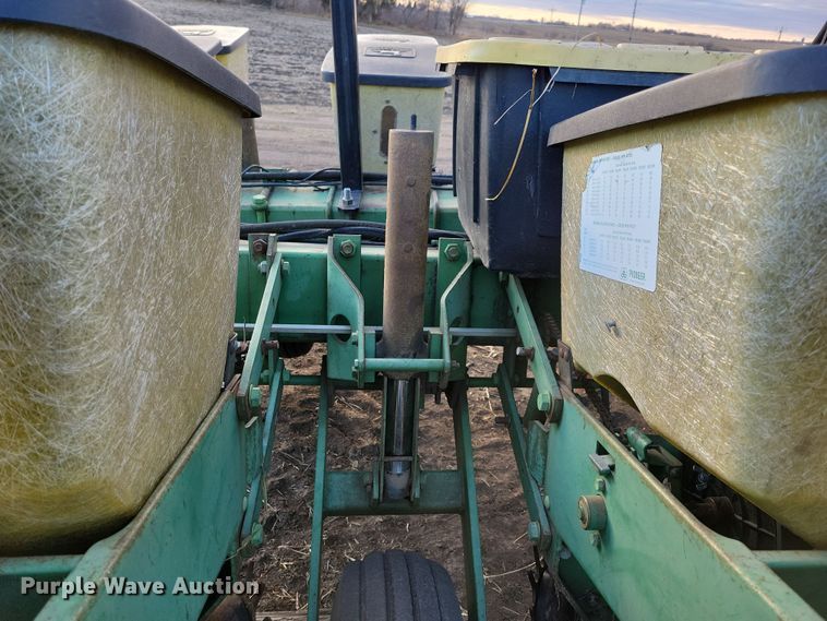 image for item DL7798 John Deere 7000  planter