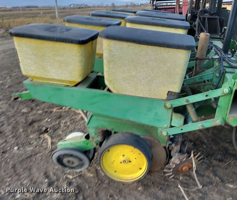 image for item DL7798 John Deere 7000  planter