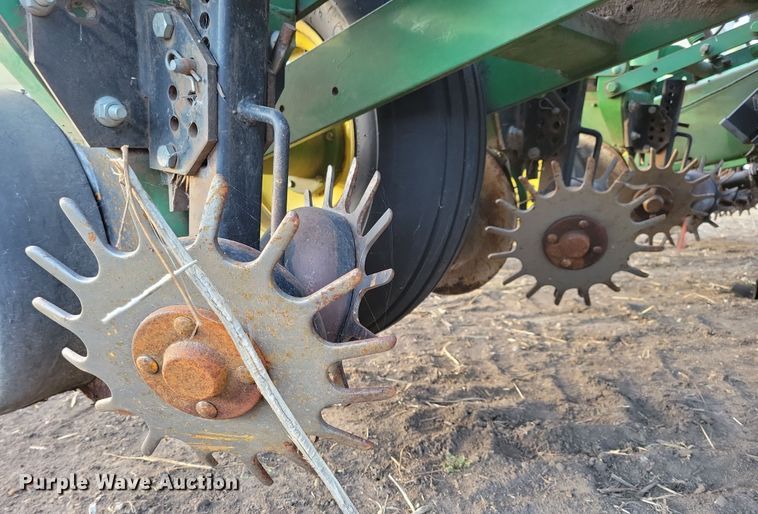 image for item DL7798 John Deere 7000  planter