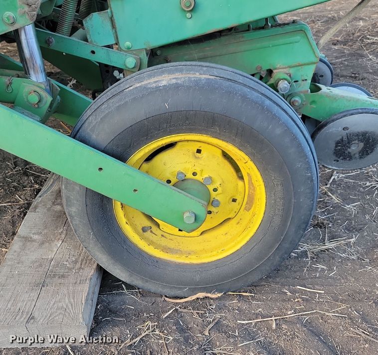 image for item DL7798 John Deere 7000  planter