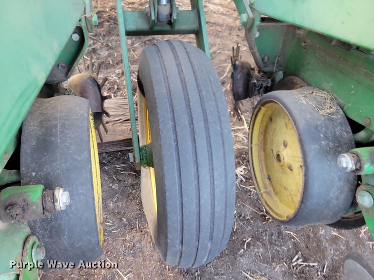 image for item DL7798 John Deere 7000  planter