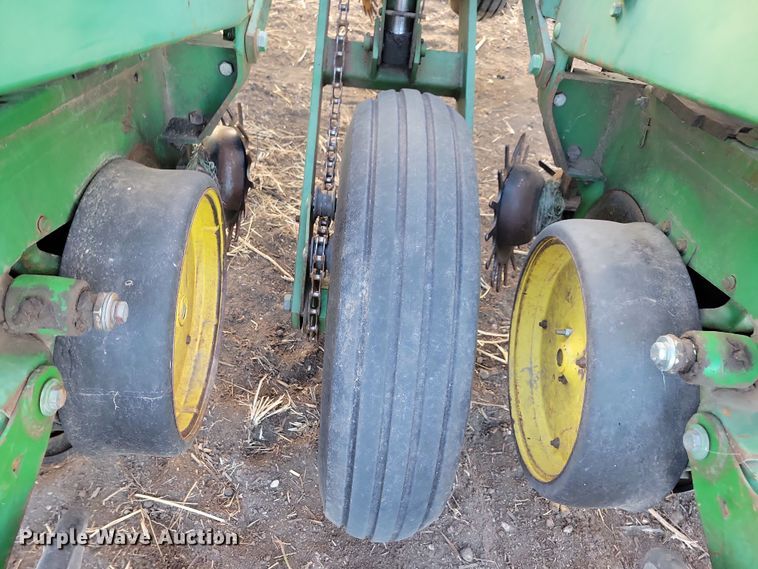 image for item DL7798 John Deere 7000  planter