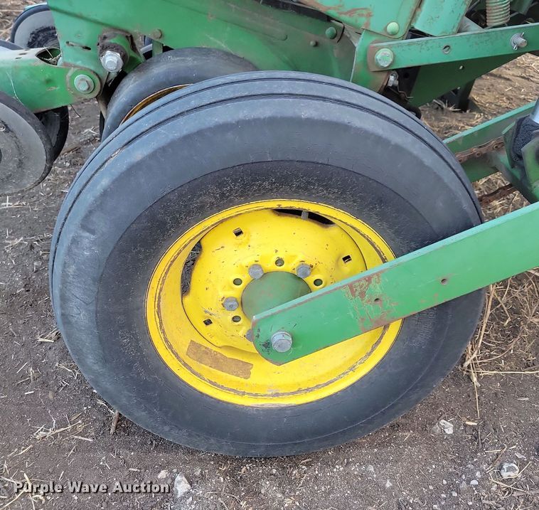 image for item DL7798 John Deere 7000  planter