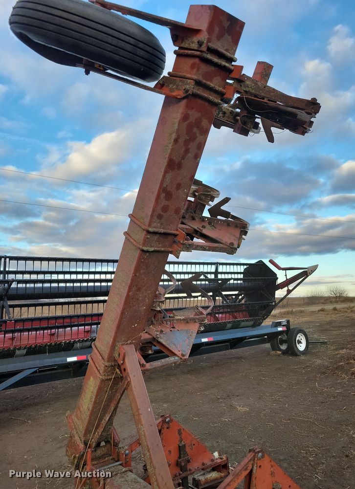 image for item DL7799 International 133  row crop cultivator