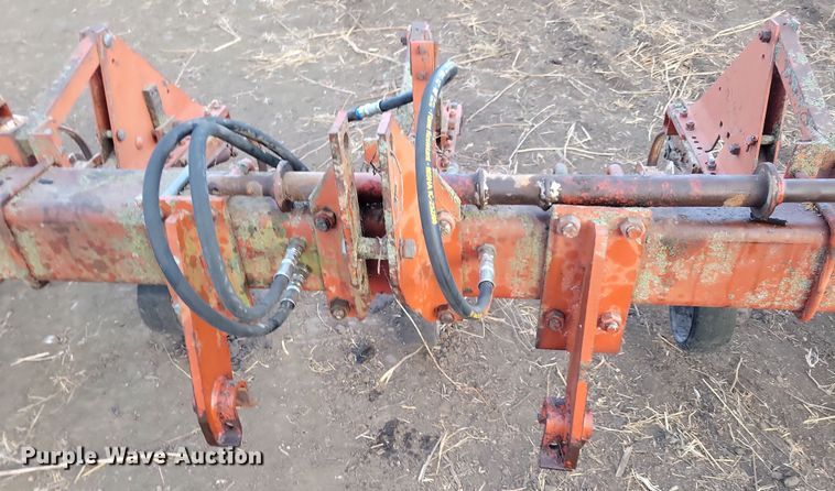 image for item DL7799 International 133  row crop cultivator