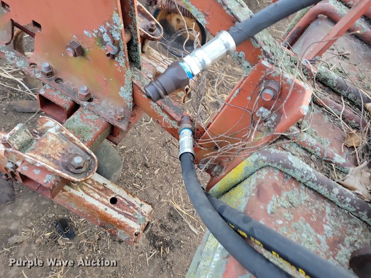 image for item DL7799 International 133  row crop cultivator