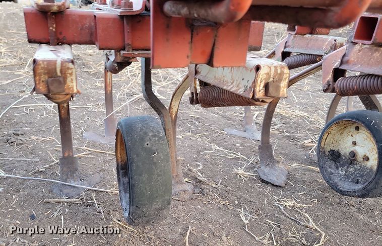 image for item DL7799 International 133  row crop cultivator