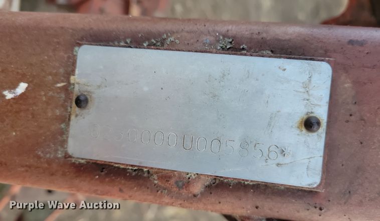 image for item DL7799 International 133  row crop cultivator