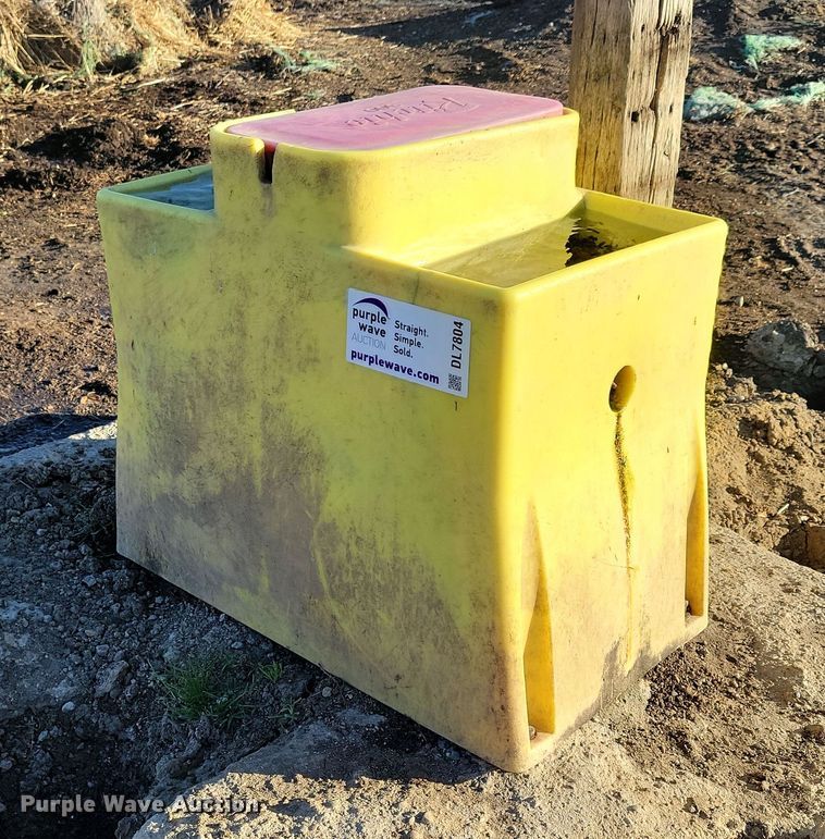 image for item DL7804 (3) Ritchie 300 insulated watering systems