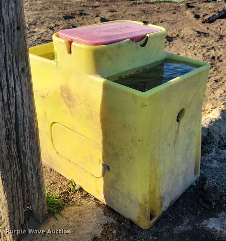 image for item DL7804 (3) Ritchie 300 insulated watering systems