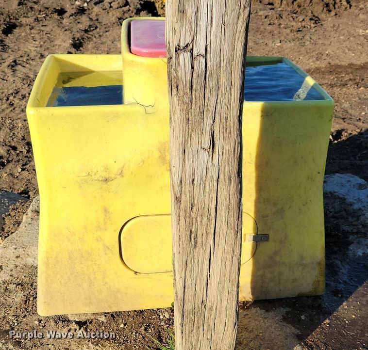 image for item DL7804 (3) Ritchie 300 insulated watering systems