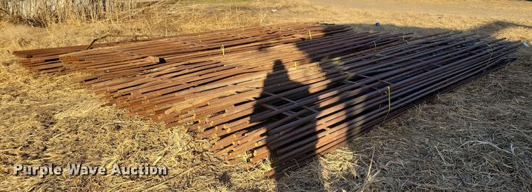 image for item DL7805 Approximately 38 fencing panels