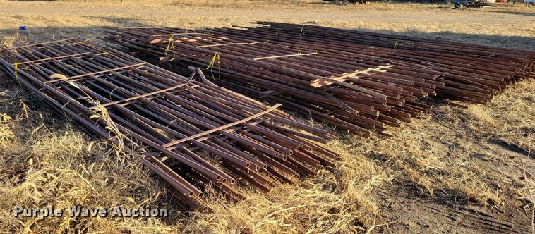 image for item DL7805 Approximately 38 fencing panels