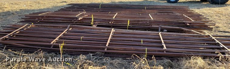 image for item DL7805 Approximately 38 fencing panels