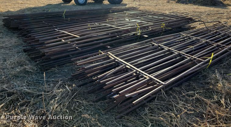 image for item DL7805 Approximately 38 fencing panels