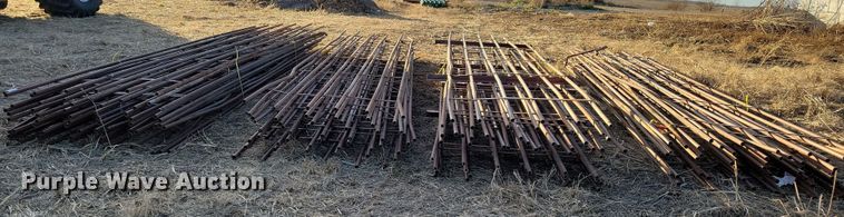 image for item DL7805 Approximately 38 fencing panels