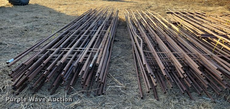 image for item DL7805 Approximately 38 fencing panels