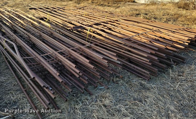 image for item DL7805 Approximately 38 fencing panels