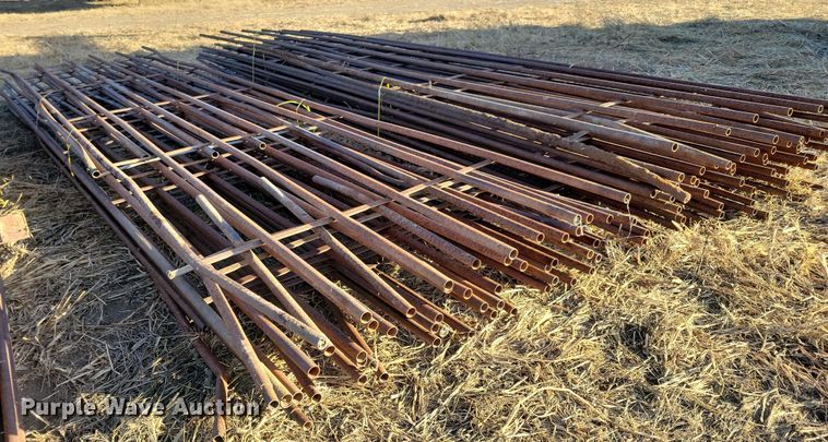 image for item DL7805 Approximately 38 fencing panels