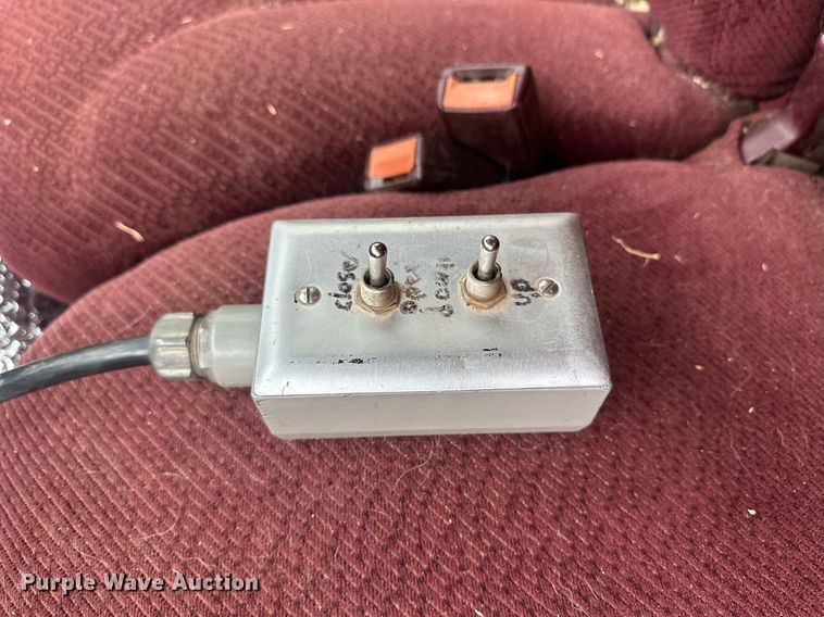 image for item DM2631 1997 GMC Sierra 3500  Crew Cab bale bed pickup truck