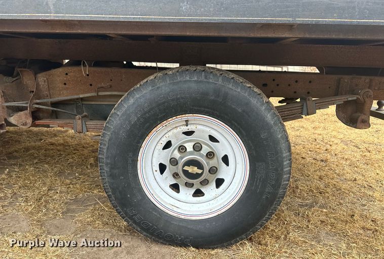 image for item DM2632 1990 GMC Sierra 2500HD flatbed pickup truck