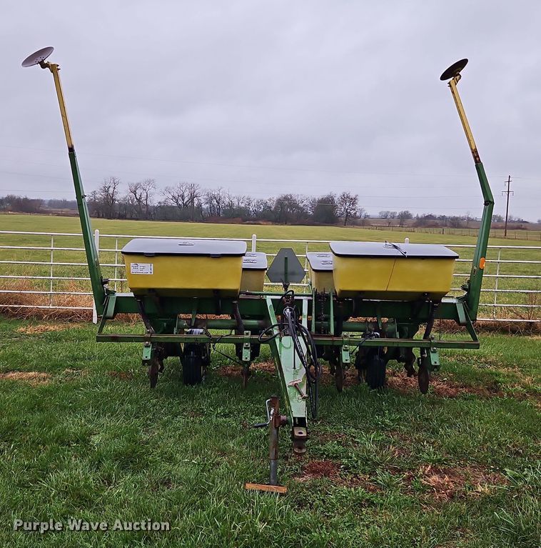 image for item DN7134 John Deere P7000  no-till planter