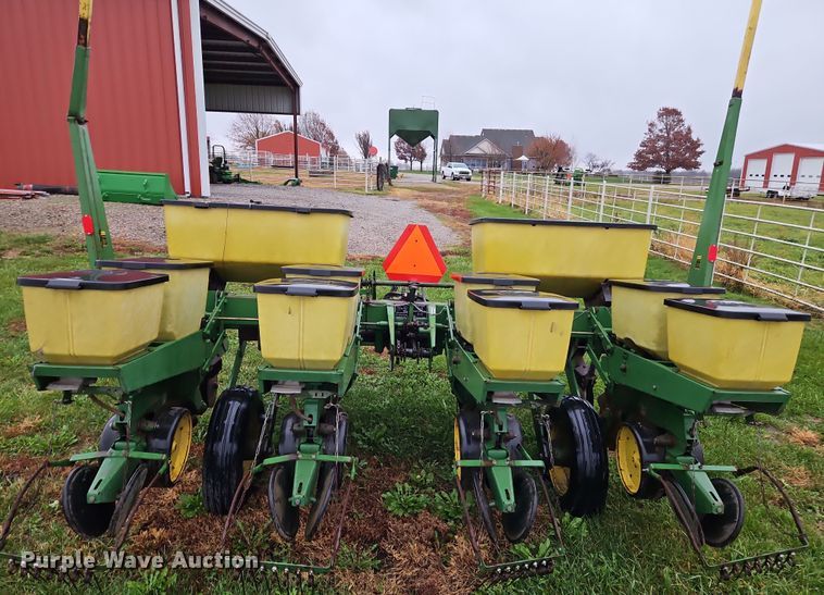 image for item DN7134 John Deere P7000  no-till planter