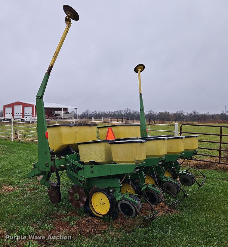 image for item DN7134 John Deere P7000  no-till planter