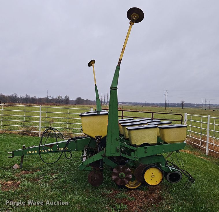 image for item DN7134 John Deere P7000  no-till planter